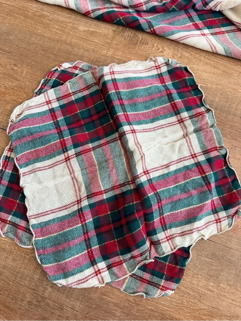 Vintage Round Plaid Tablecloth 70” & 4 Matching Placemats Christmas Cottage Set